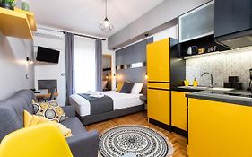 Downtown Luxury Boutique Suites : The Yellow Suite