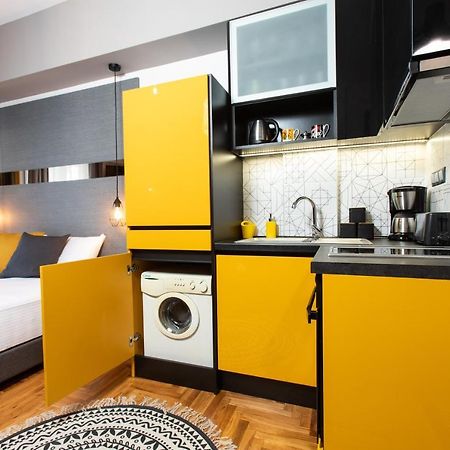 Downtown Luxury Boutique Suites : The Yellow Suite Thessaloniki Exterior foto