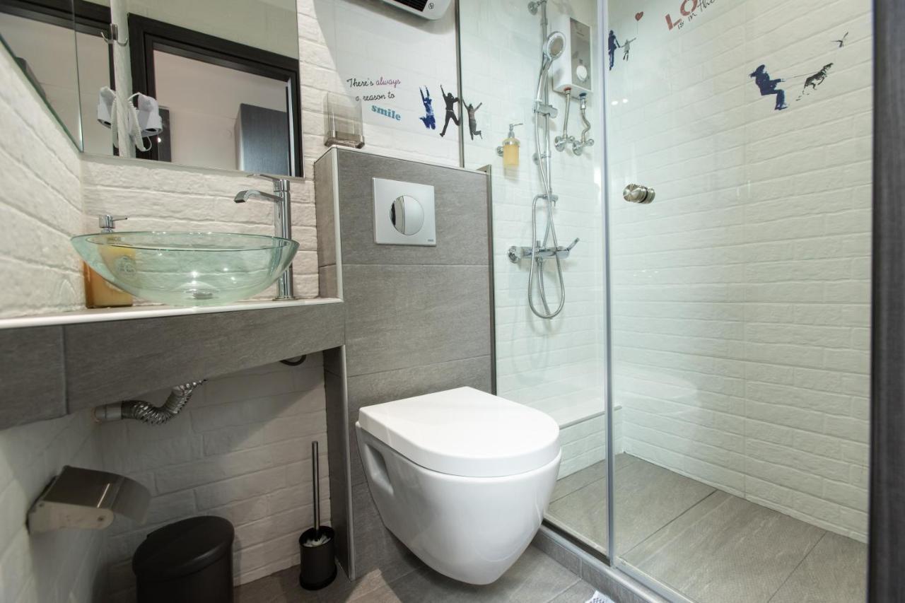 Downtown Luxury Boutique Suites : The Yellow Suite Thessaloniki Exterior foto